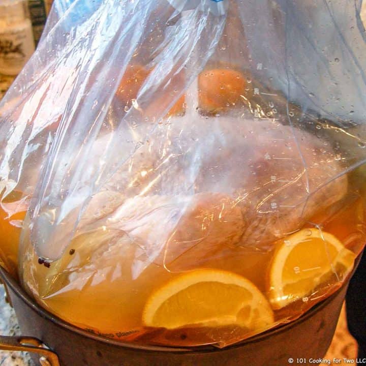 https://www.101cookingfortwo.com/wp-content/uploads/2012/11/brining-a-turkey-in-a-bag-720x720.jpg