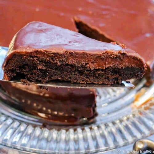 Easy Flourless Chocolate Cake with Chocolate Ganache Glaze - 101 ...