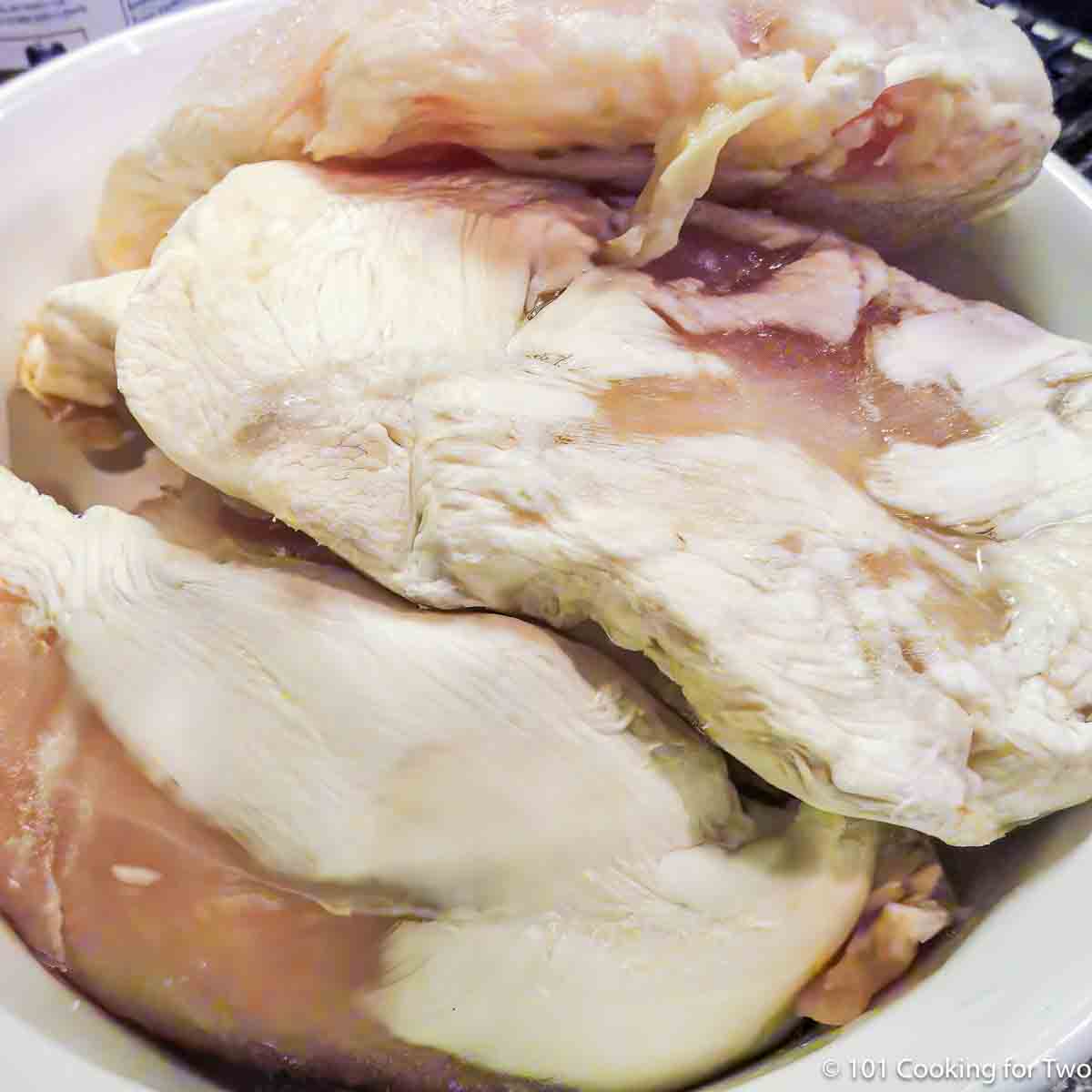 https://www.101cookingfortwo.com/wp-content/uploads/2023/02/freezer-burnt-chicken-on-a-white-plate.jpg