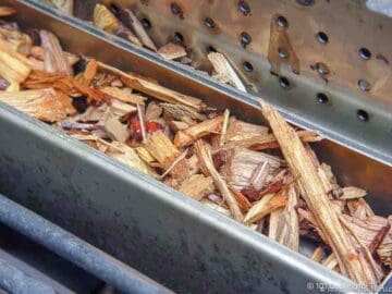 wood chips in smoker box.