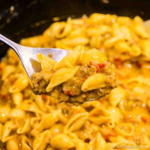 Chili mac on a spoon.