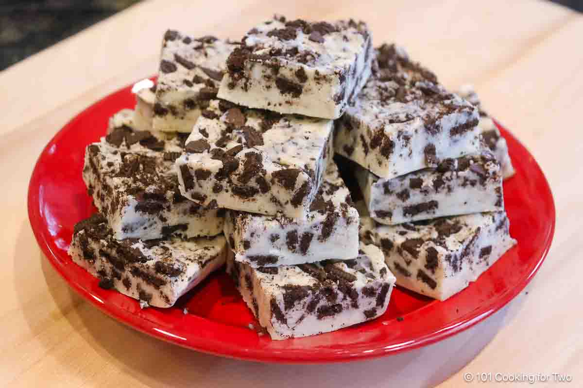 pile of Oreo fudge on a red plate.