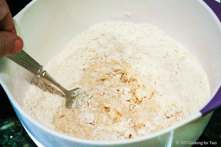 Mix biscuit crust in a bowl.